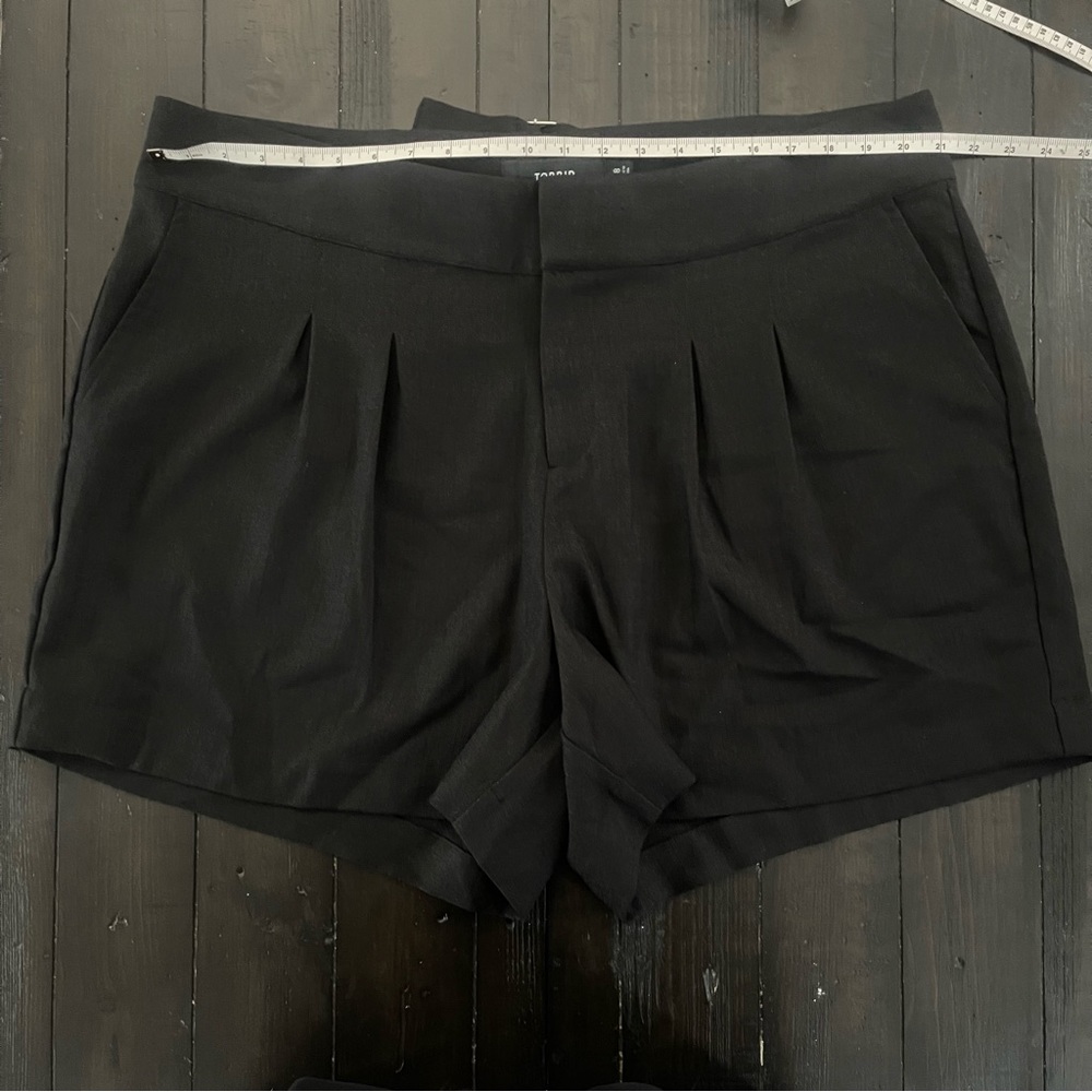 NWOT TORRID JEAN SHORT